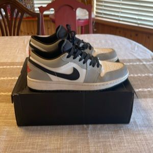 Jordan 1 Low ‘Light Smoke Grey’